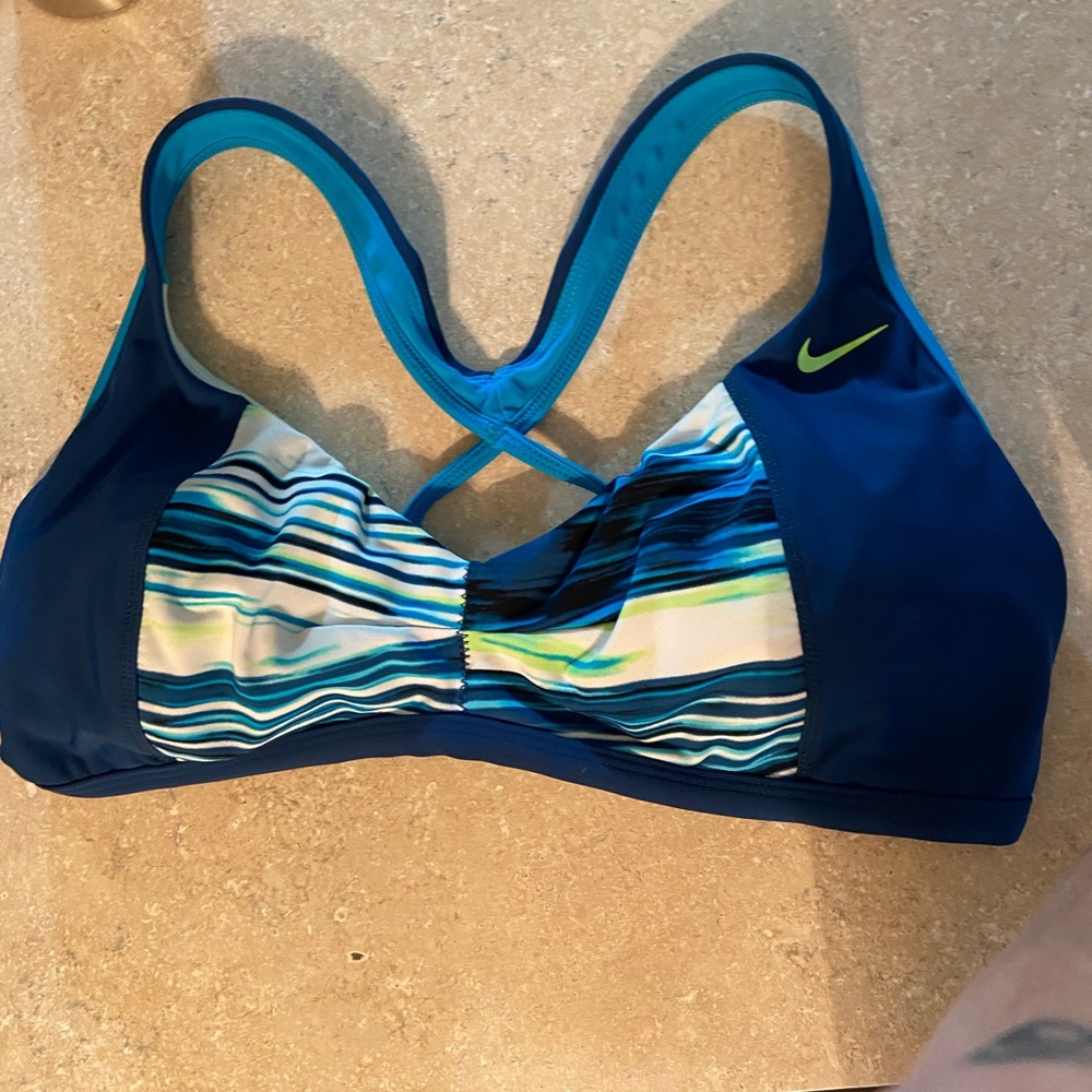 Nike top